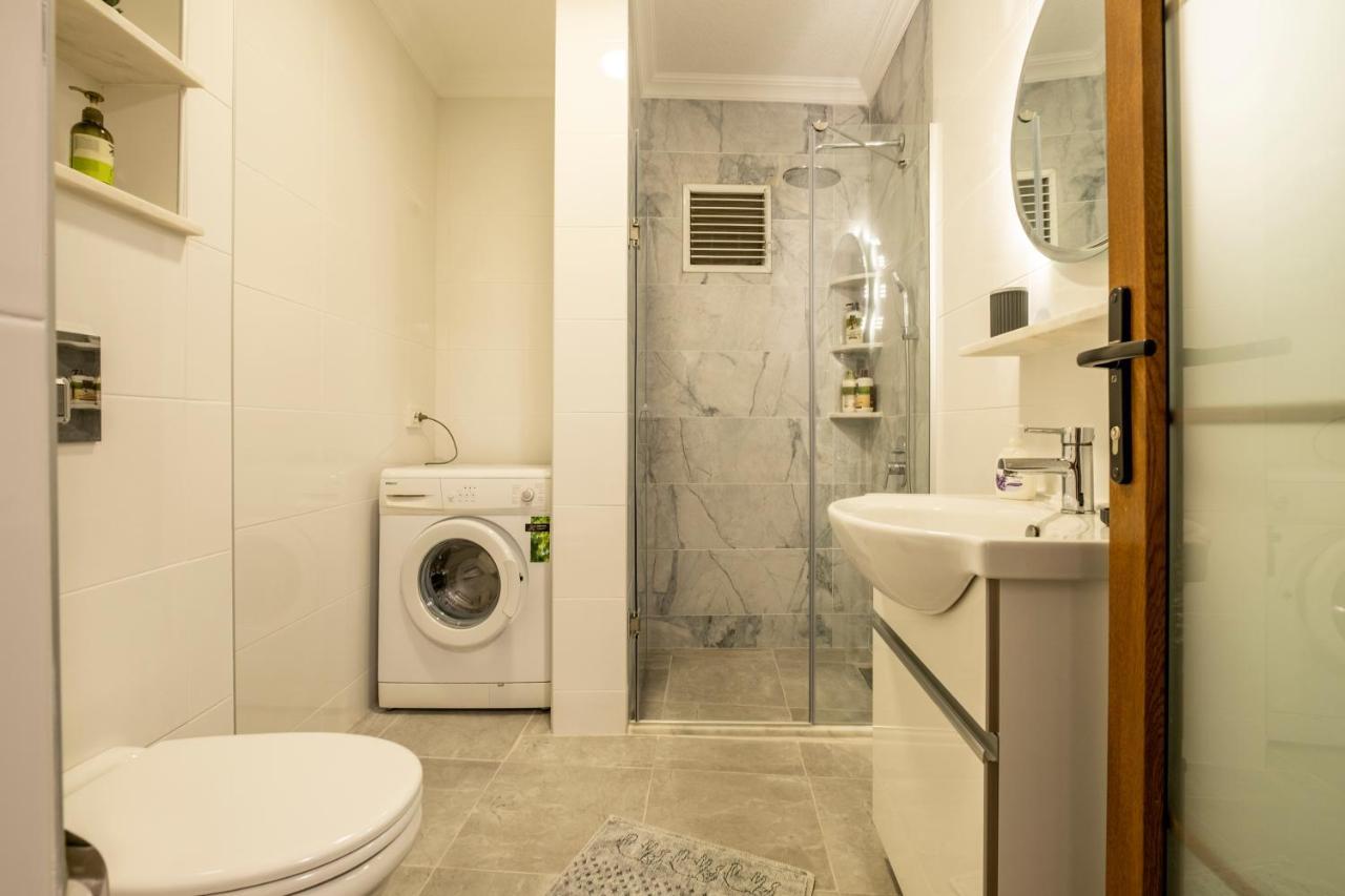 Apartamento Spacious And Comfy 2Br In The Heart Of Cihangir Estambul Exterior foto