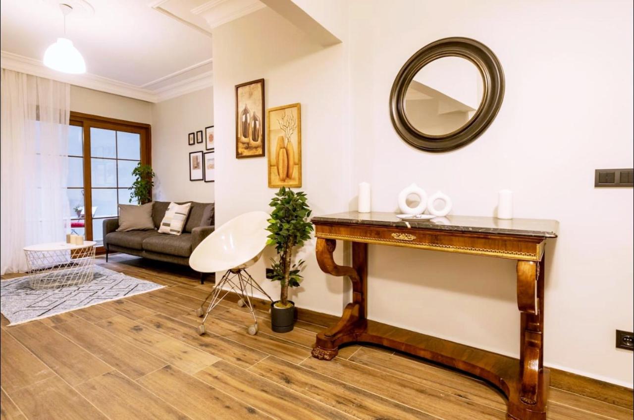 Apartamento Spacious And Comfy 2Br In The Heart Of Cihangir Estambul Exterior foto