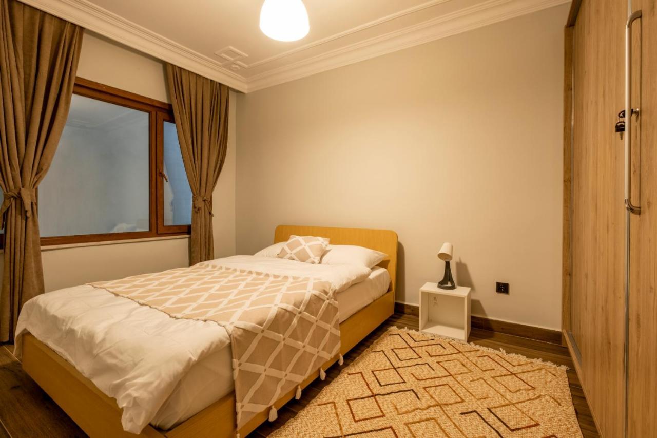 Apartamento Spacious And Comfy 2Br In The Heart Of Cihangir Estambul Exterior foto
