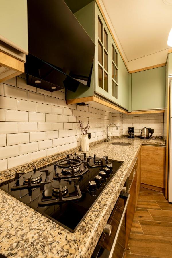 Apartamento Spacious And Comfy 2Br In The Heart Of Cihangir Estambul Exterior foto