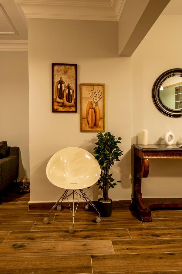 Apartamento Spacious And Comfy 2Br In The Heart Of Cihangir Estambul Exterior foto